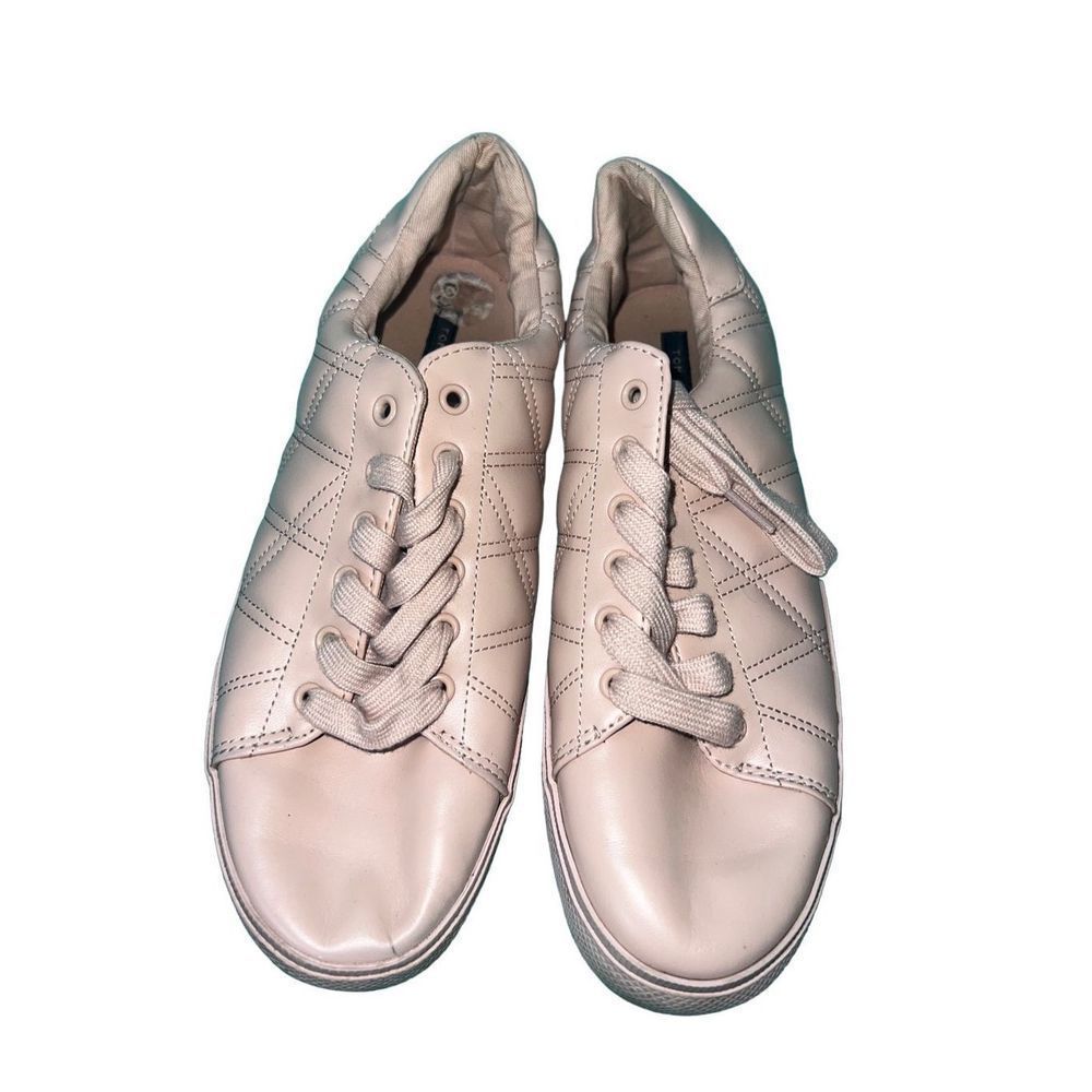 Tommy Hilfiger ladies pink sneaker quilted style size 8.5